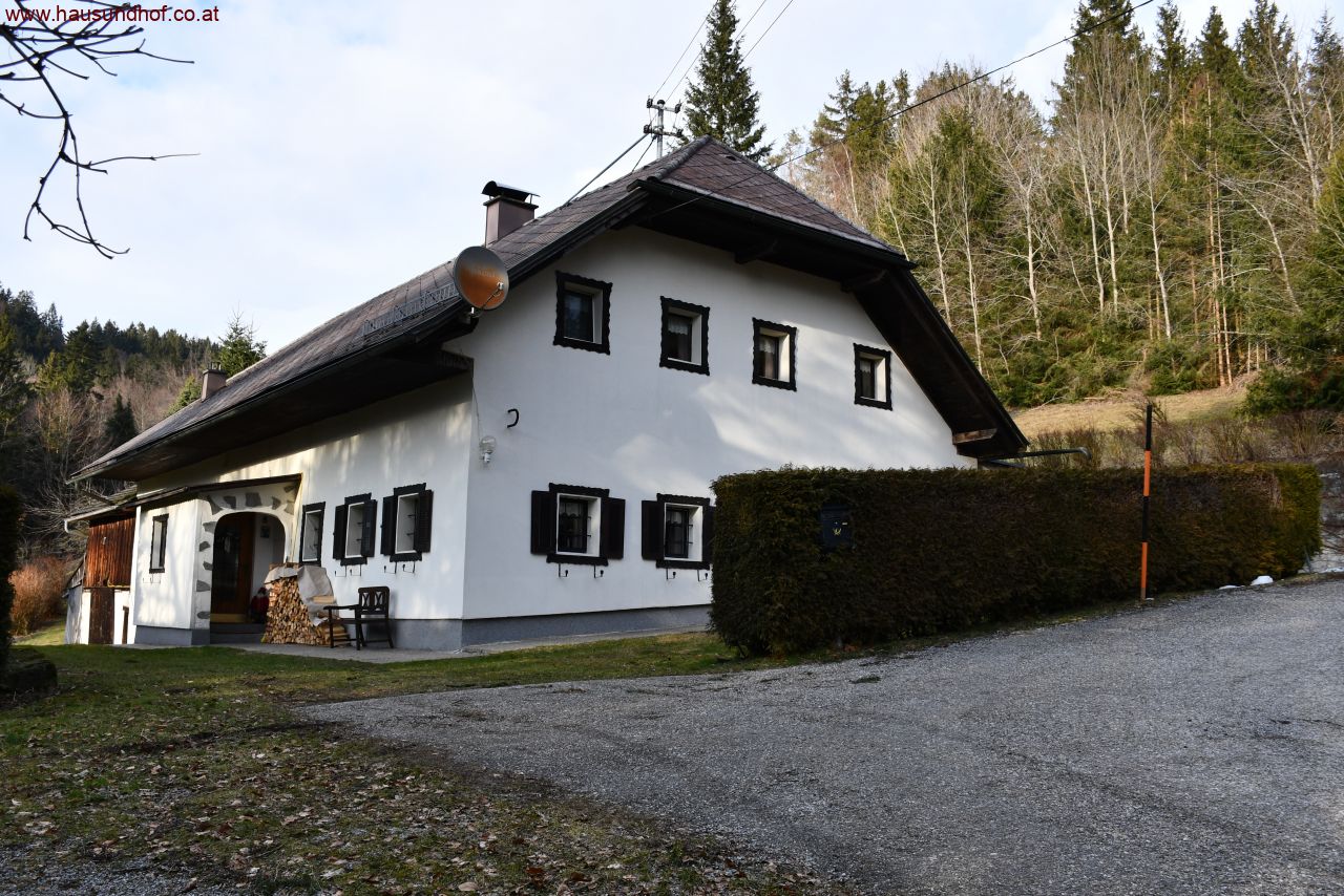 St. Stefan am Walde: Ehemaliges Sacherl in absoluter Ruhelage mit knapp 1 ha Grund 