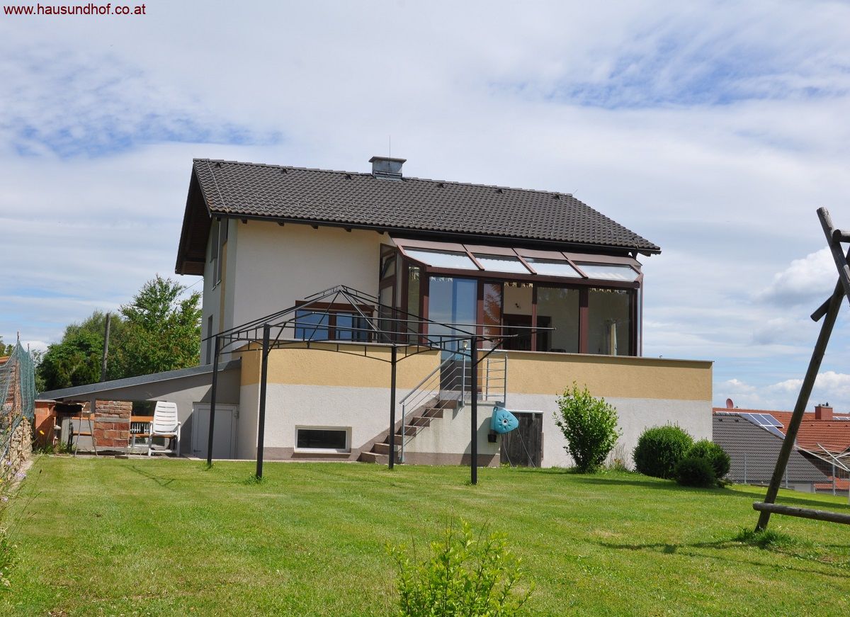 Kirchschlag: Fernblick - großes Grundstück - traumhafte Lage 