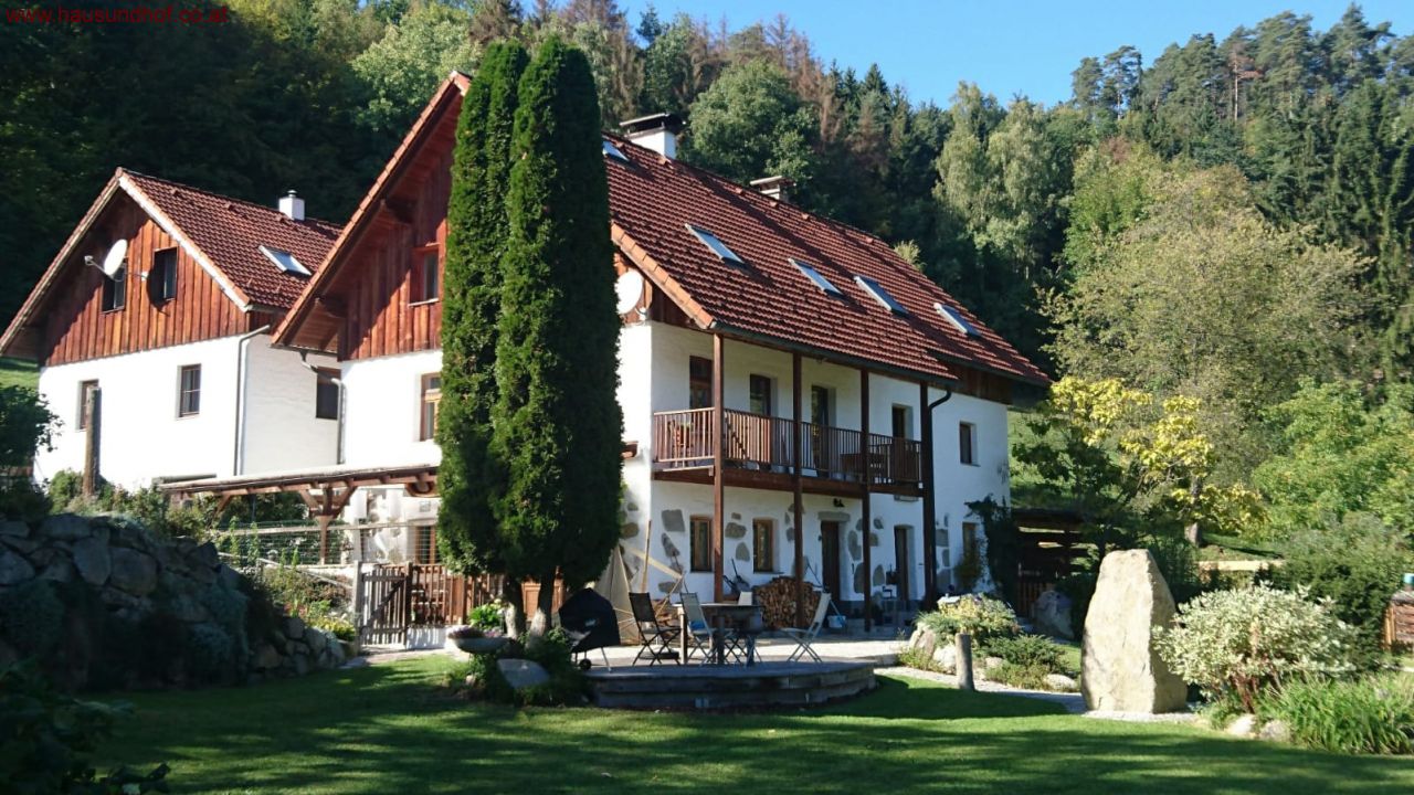 Alberndorf: PARADIES - RUHELAGE - 188 m² Wohnungseigentum + Wirtschaftsgebäude + 1,7 Hektar Grundstück 