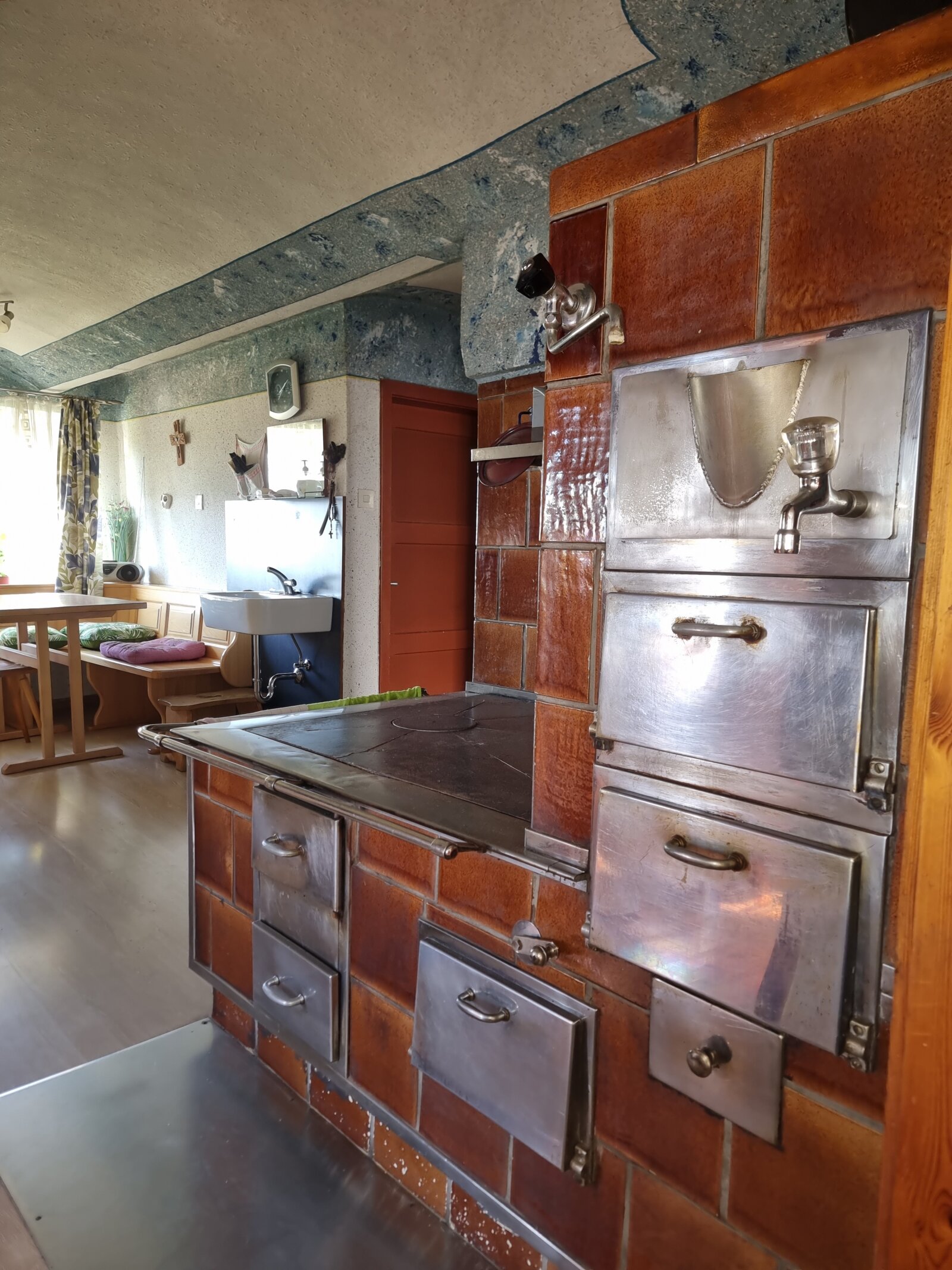 Stubenofen mit Wasserschiff Stubenofen mit Wasserschiff