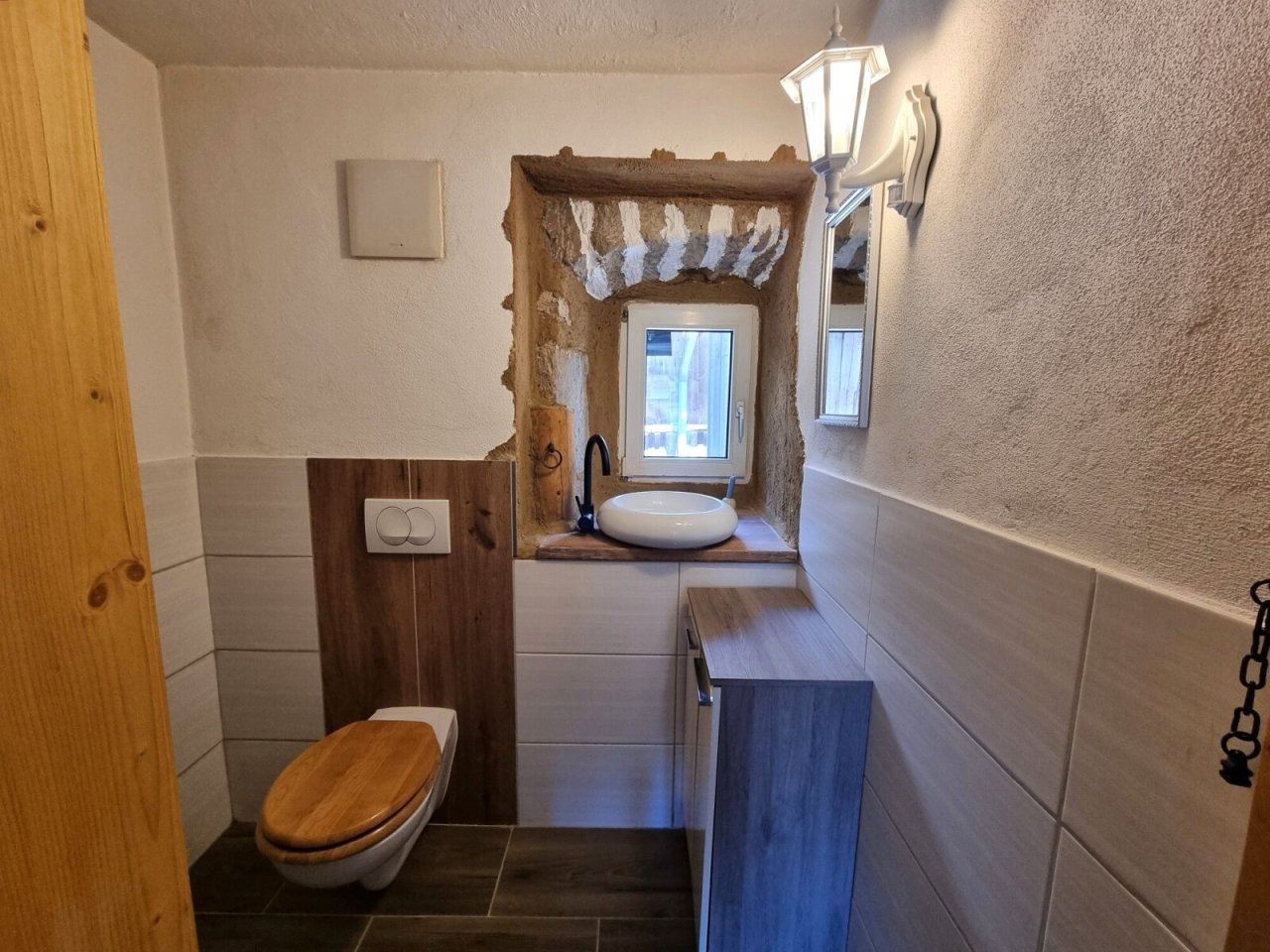 Badezimmer mit Dusche und WC Badezimmer mit Dusche und WC