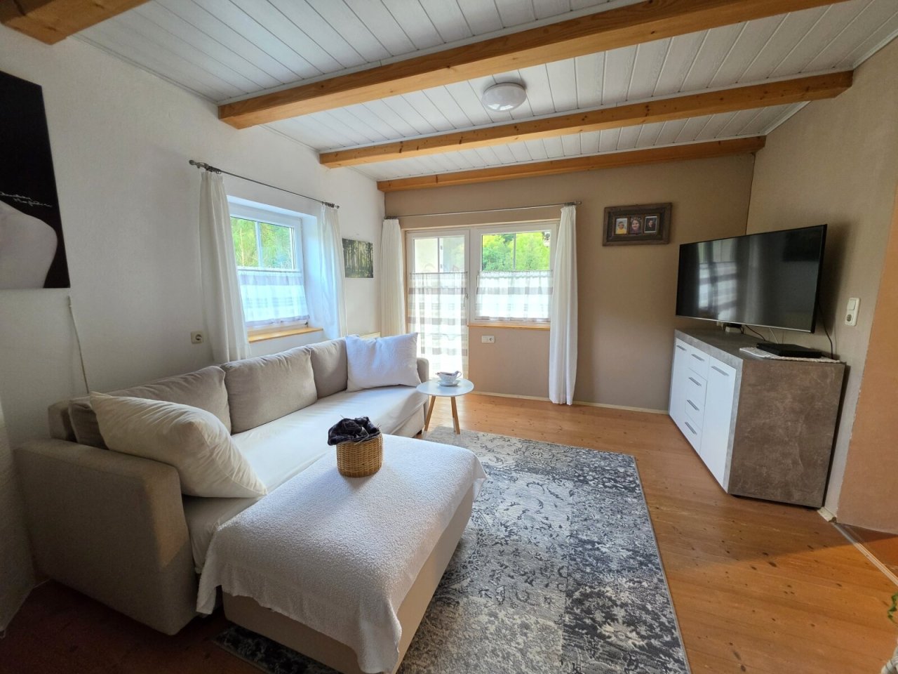 Wohn-Schlafzimmer mit Balkon Obergeschoss Wohn-Schlafzimmer mit Balkon Obergeschoss