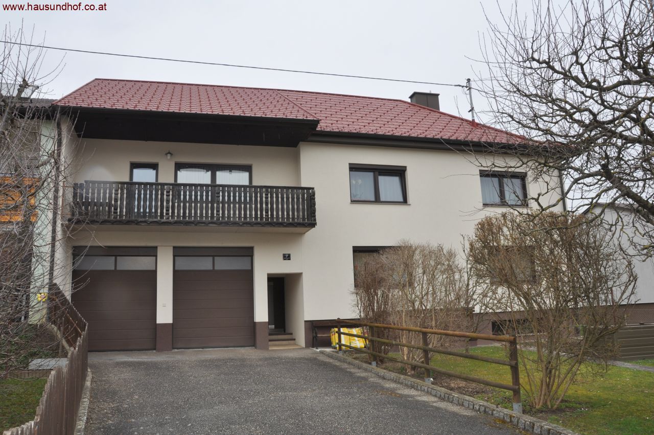 Gallneukirchen: Zweifamilienhaus in ruhiger Zentrumslage mit Doppelgarage 